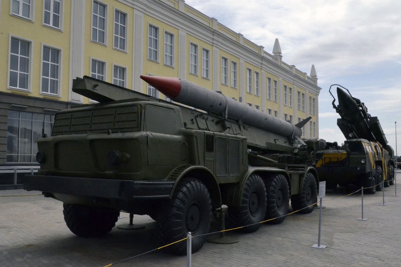 Пусковая установка 9П113 с ракетой 9М21 ракетного комплекса «Луна-М» на шасси ЗИЛ-135ЛМ. Свердловская область, Верхняя Пышма, музей "Боевая Слава Урала"