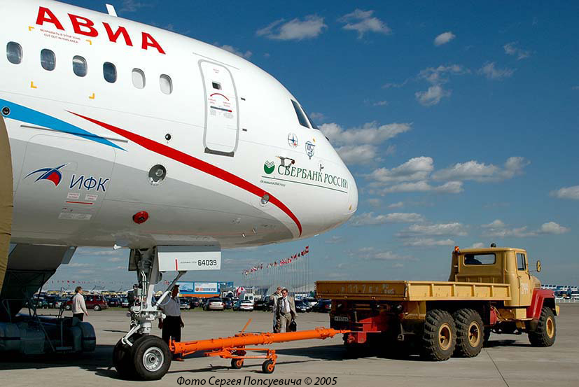 Аэродромный тягач КрАЗ-260 #Р 117 ЕУ 90 на МАКС-2005. Московская область, Жуковский