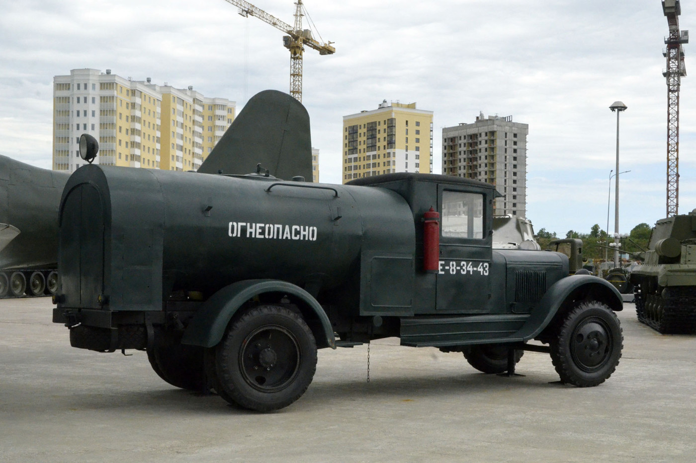 Топливозаправщик БЗ-39 на шасси ЗиС-5. Свердловская область, Верхняя Пышма, музей "Боевая Слава Урала"