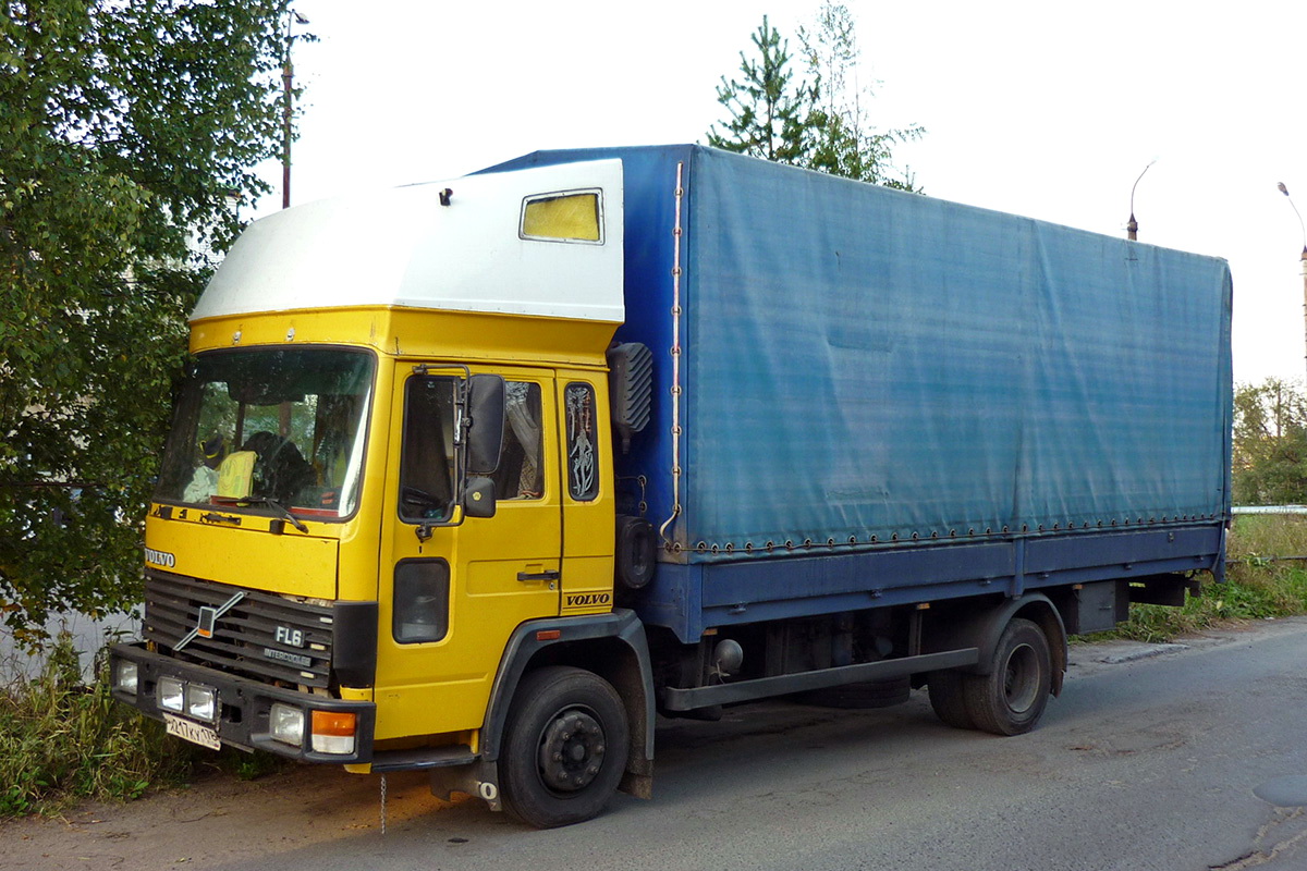Бортовой автомобиль Volvo FL6 № Х 217 КУ 178. Россия, Архангельская область, Архангельск, улица Маяковского