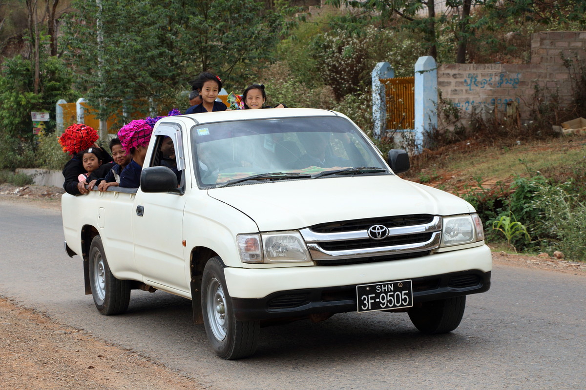 Пикап Toyota Hilux #3F-9505. Мьянма, Таунджи