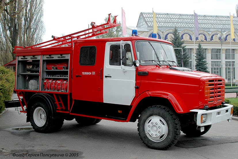 Пожарная автоцистерна АЦ-2,5-40/4 (433362) на шасси ЗиЛ-433362. . Киев, ВДНХ Украины