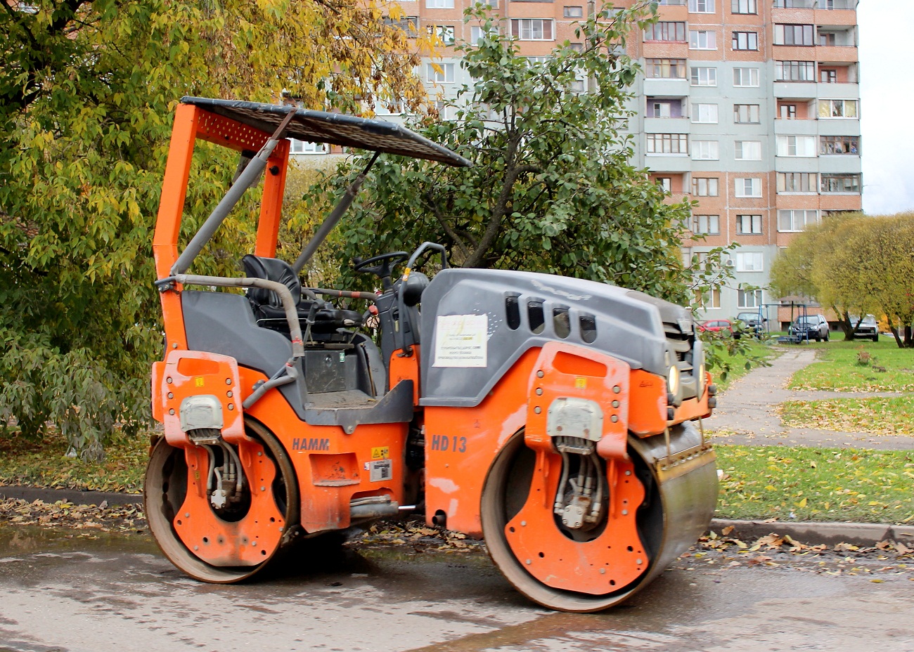 Дорожный каток Hamm HD13. Псков, Вокзальная улица