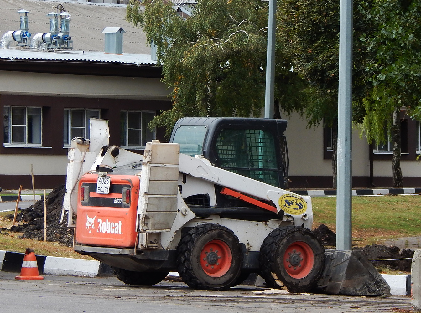Минипогрузчик Bobcat S630 #4025 ЕС 31. Белгородская область, Алексеевка, Мостовая улица