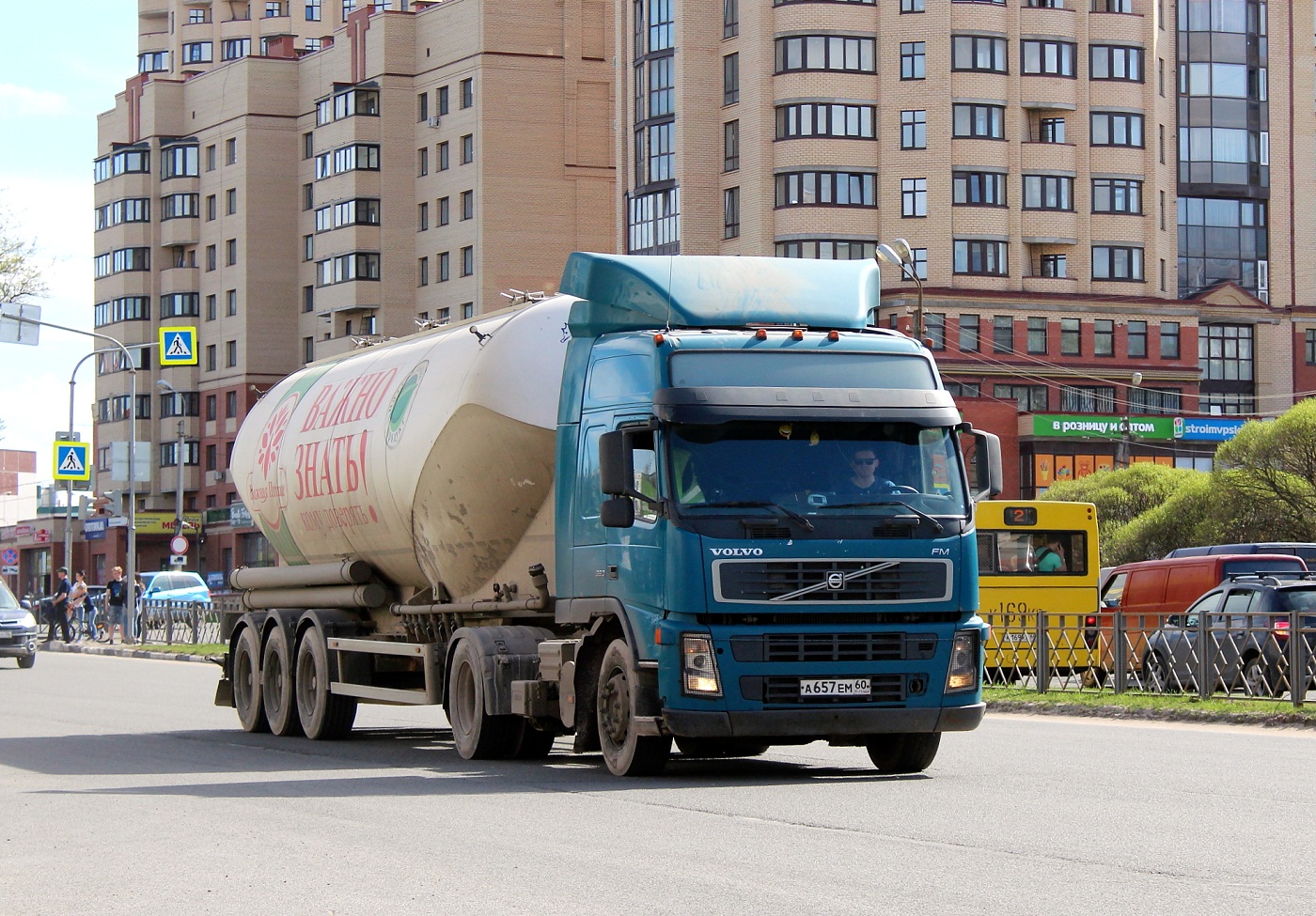 Седельный тягач Volvo FM.380 #А 657 ЕМ 60. Псков, Юбилейная улица