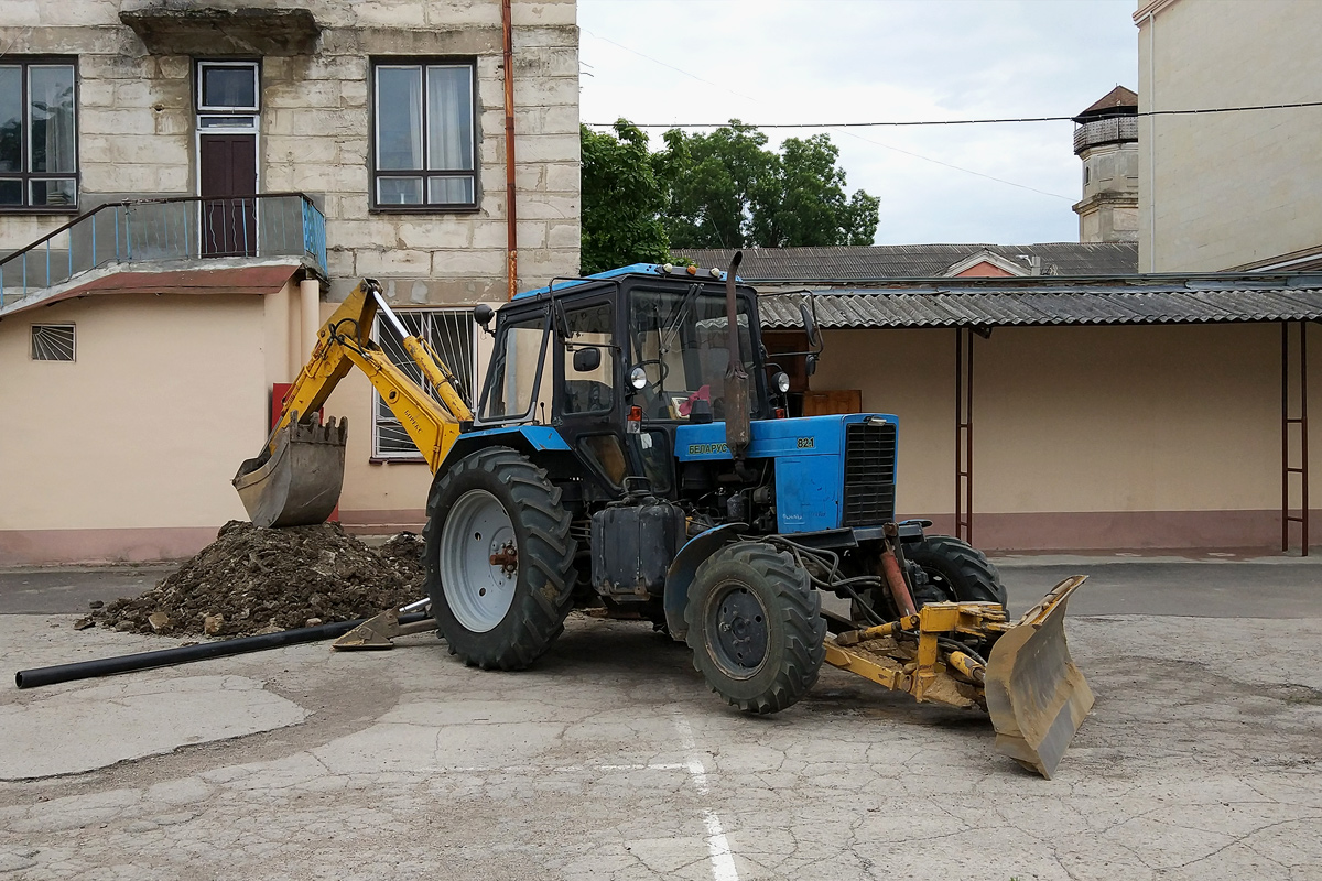 Экскаватор Борекс–2206 на базе трактора Беларус-82.1 . Приднестровье
