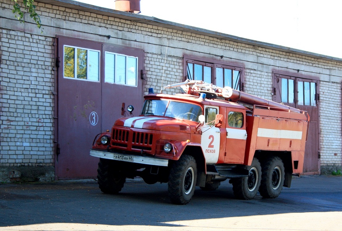 Пожарная цистерна АЦ-40 (131) мод. 137А на шасси ЗИЛ-131НА  #Х 413 АН 60. Псков, Инженерная улица