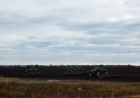 Тракторы John Deer в поле. Белгородская область, Алексеевский район, Афанасьевский сельский округ
