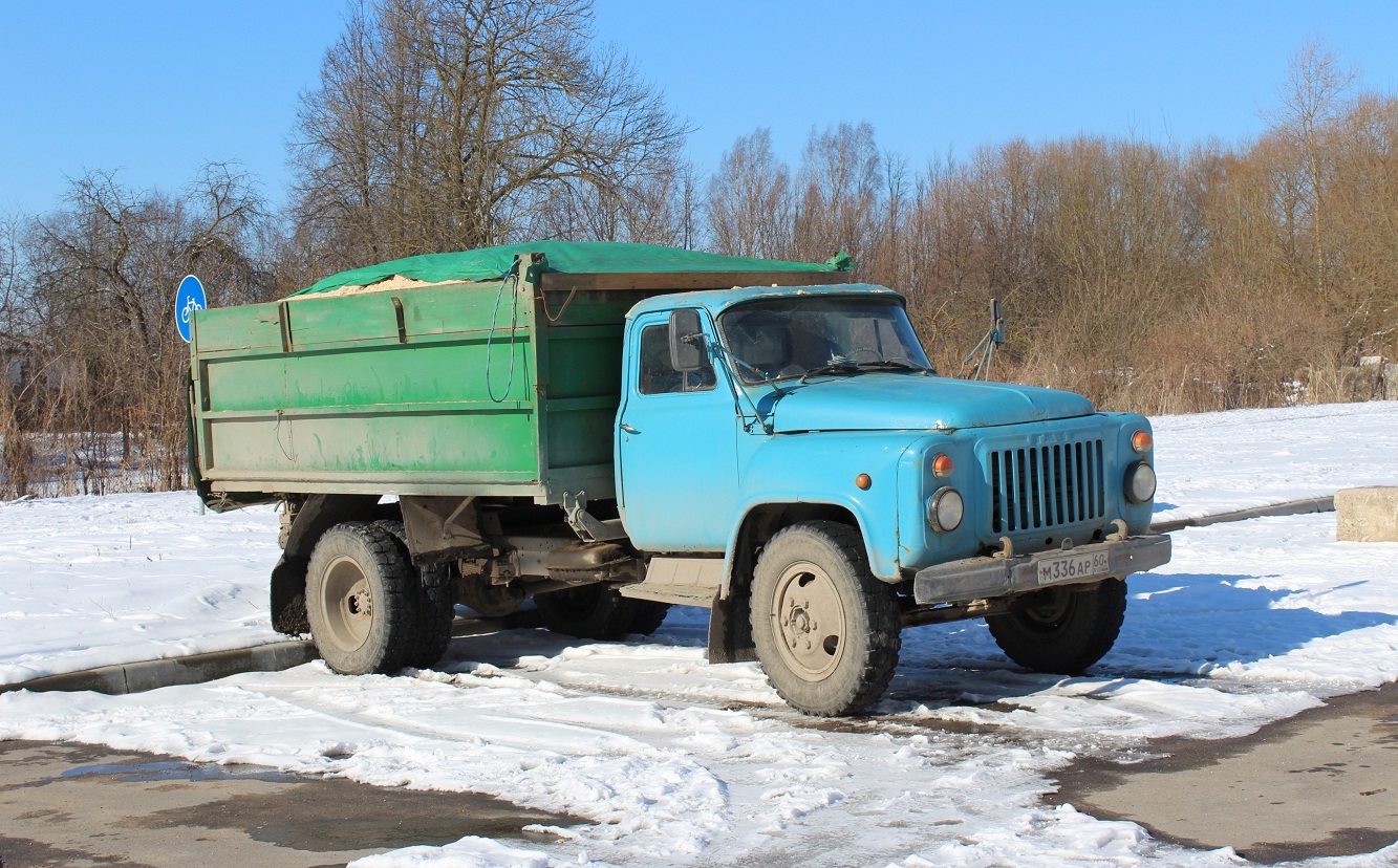 Самосвал ГАЗ-САЗ-3507 на шасси ГАЗ-53-14 #М 336 АР 60. Псков, улица Юности