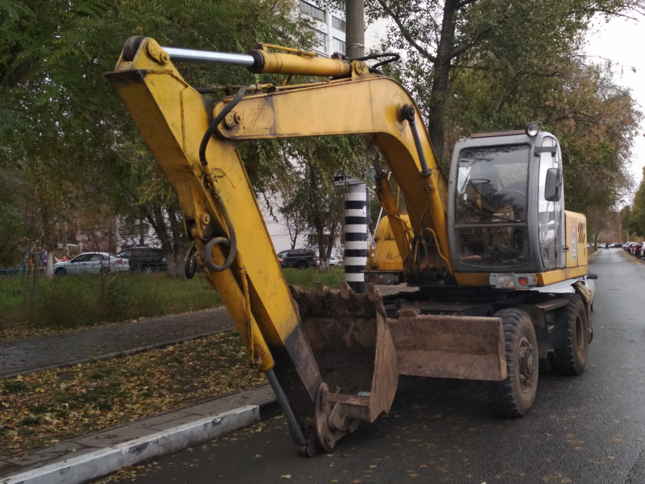 экскаватор. г. Самара, ул. Лесная