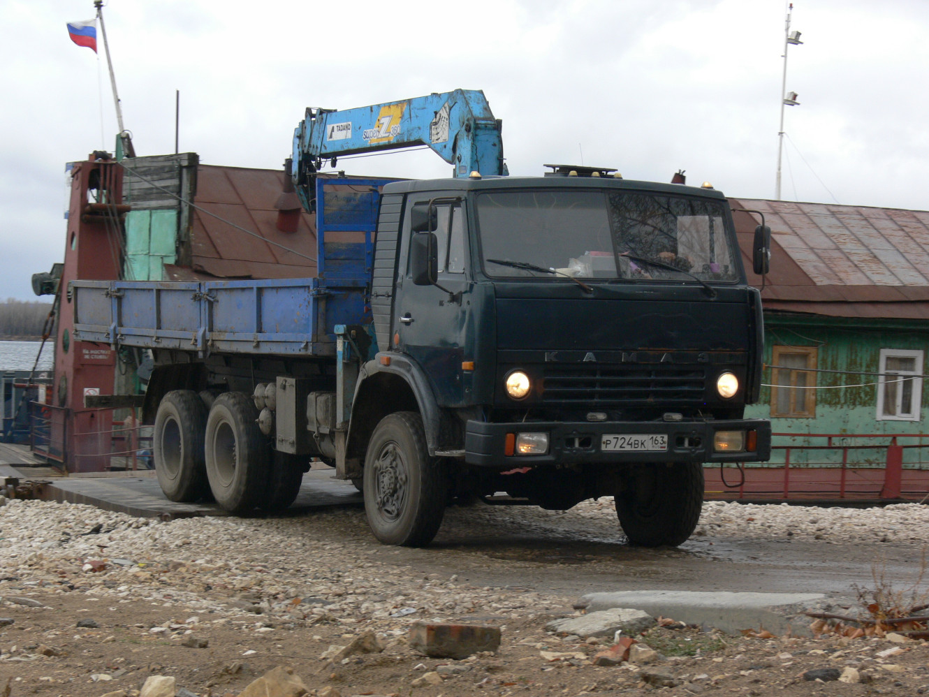 грузовой автомобиль КамАЗ-43118* с КМУ Tadano #р 724 вк 163. г. Самара, ул. Лейтенанта Шмидта