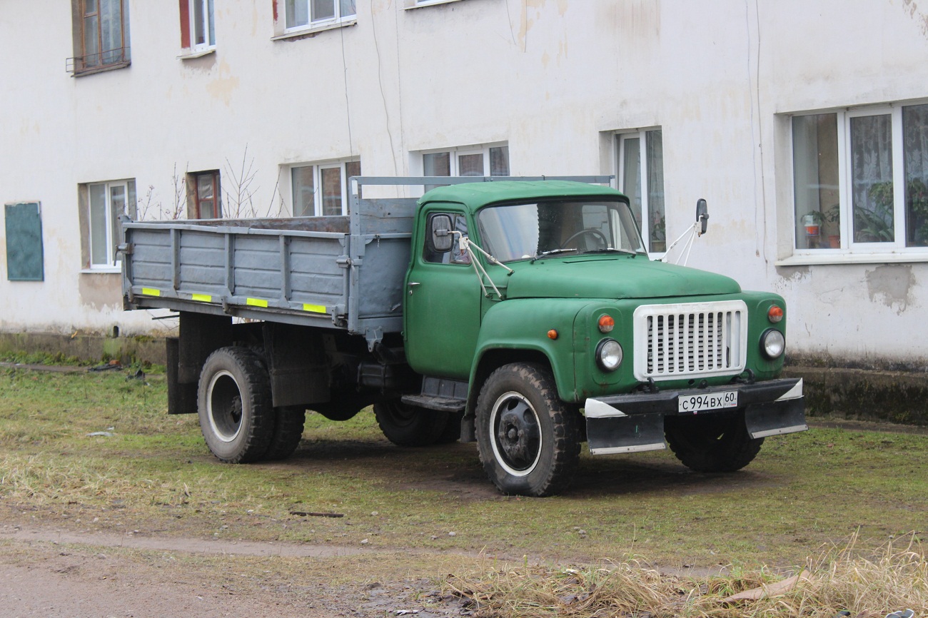 Самосвал ГАЗ-САЗ-3507 на шасси ГАЗ-53-14 #С 994 ВХ 60. Псков, Боровая улица