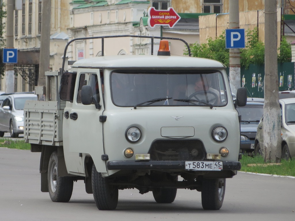 Бортовой грузовик УАЗ-390945 #Т 583 МЕ 45. Курган, улица Ленина
