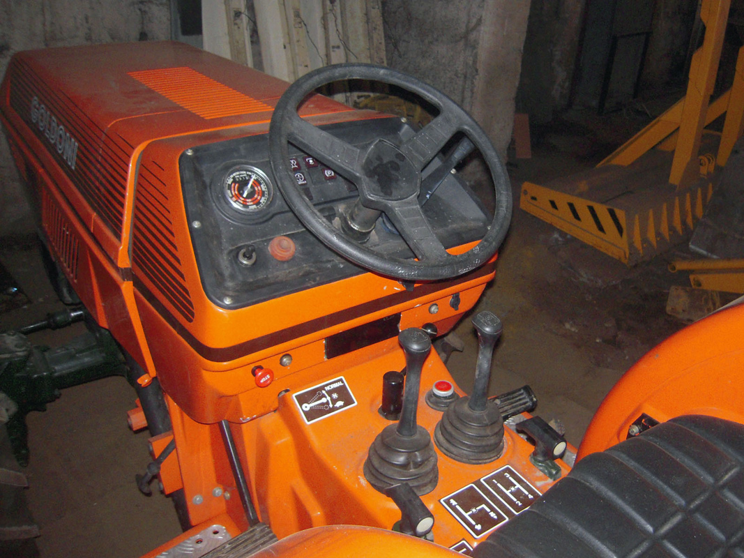 Органы управления трактора Goldoni Compact 614D. Свердловская область, Тугулымский район