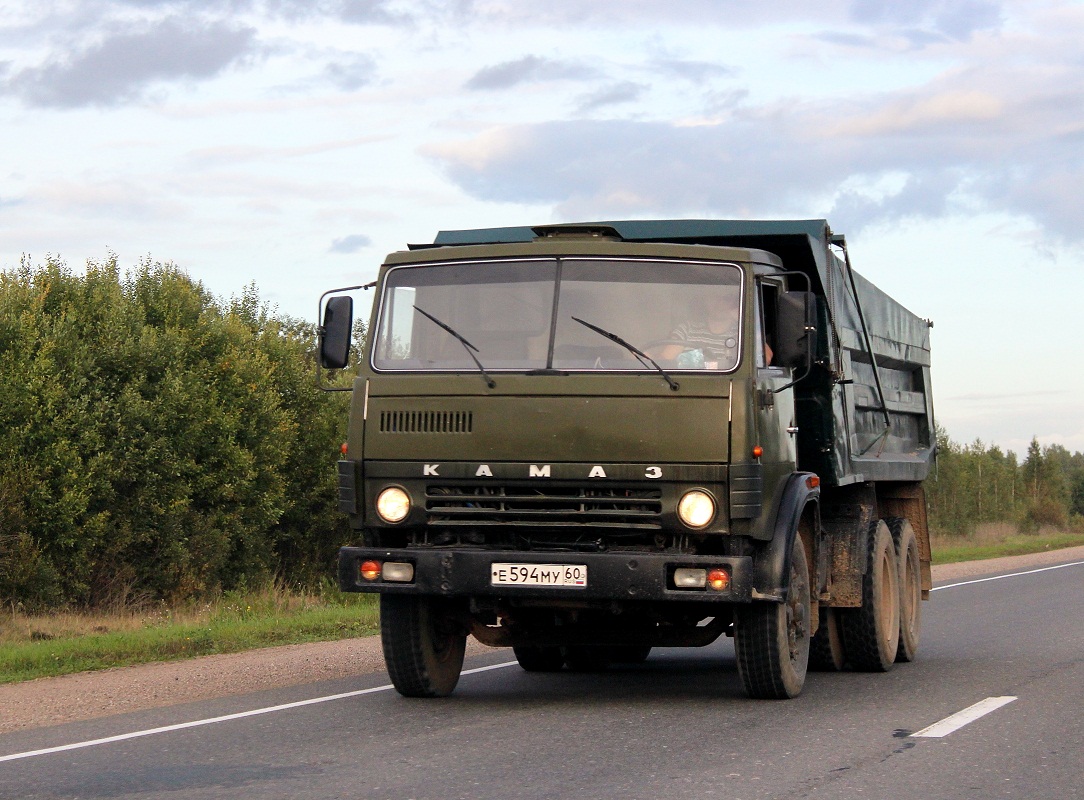 Самосвал КамАЗ-55111  #Е 594 МУ 60. Псков, Северный обход