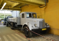 Грузовой бортовой автомобиль МАЗ-200. Москва, улица Рогожский Вал, музей "Московский транспорт"