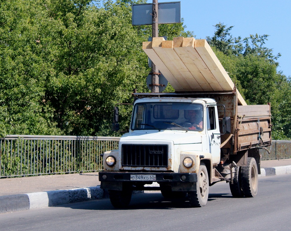 Самосвал ГАЗ-САЗ-3507-01 на шасси ГАЗ-33072 #О 349 КО 60. Псков, Крестовское шоссе
