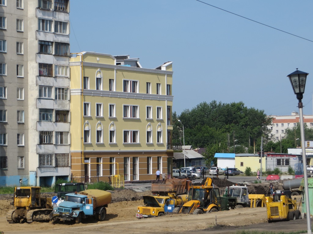 Строительство шестиполосной автодороги . Курган, улица Бурова-Петрова
