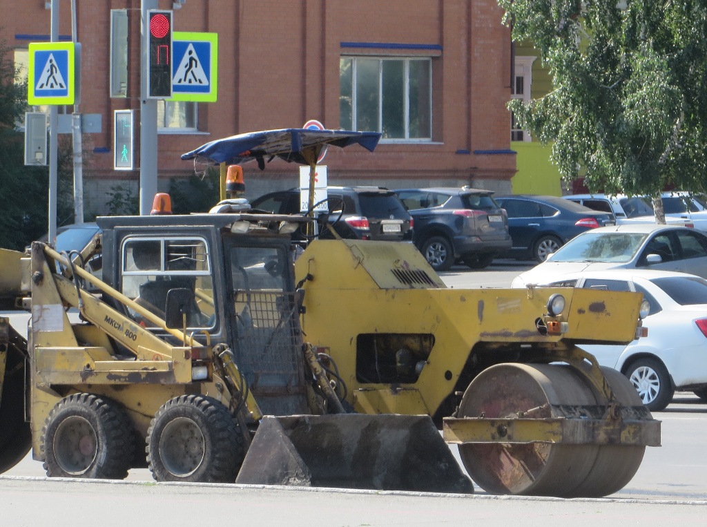 Погрузчик МКСМ-800, Каток ДУ-47Б. Курган, улица Ленина