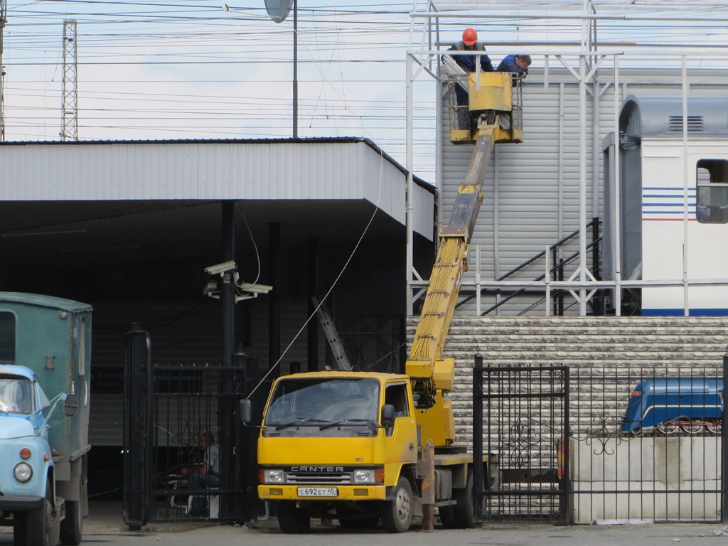 Автоподъёмник Aichi SK-151 на шасси Mitsubishi Canter #С 692 ЕТ 45.  Курган, Станционная улица