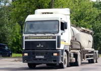 Седельный тягач МАЗ-5440А5-300-000 #К 364 ЕХ 60 с полуприцепом-цементовозом. Псков, Инженерная улица