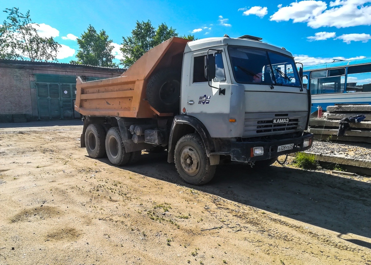 Самосвал КамАЗ-55111 #В 328 УХ 29. Архангельская обасть, Мирный