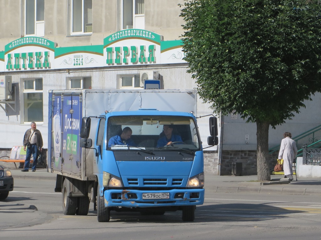 Фургон Чайка-Сервис 478462 на шасси Isuzu NQR #К 579 ОС 174. Курган, улица Ленина