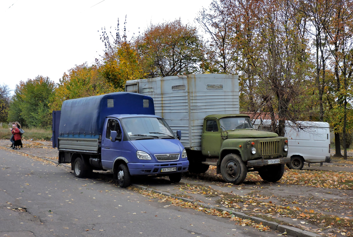 ГАЗ-3302-288 "Газель-Бизнес" #АХ 7932 АМ и фургон на шасси ГАЗ-53 #034-69 ХА. Харьковская область, г. Харьков, Кронштадская улица