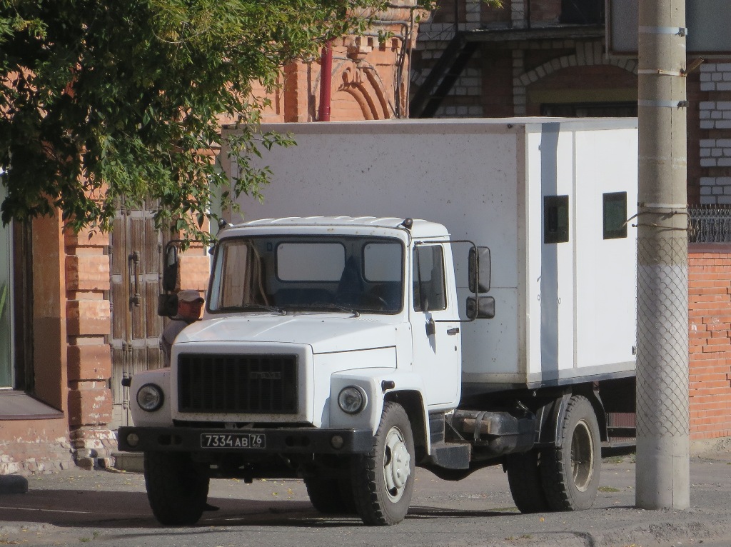 Фургон на шасси ГАЗ-3309 #7334 АВ 76.  Курган, улица Куйбышева 