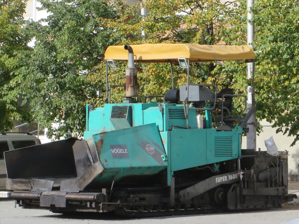 Асфальтоукладчик Vögele Super 1600-2.  Курган, улица Гоголя