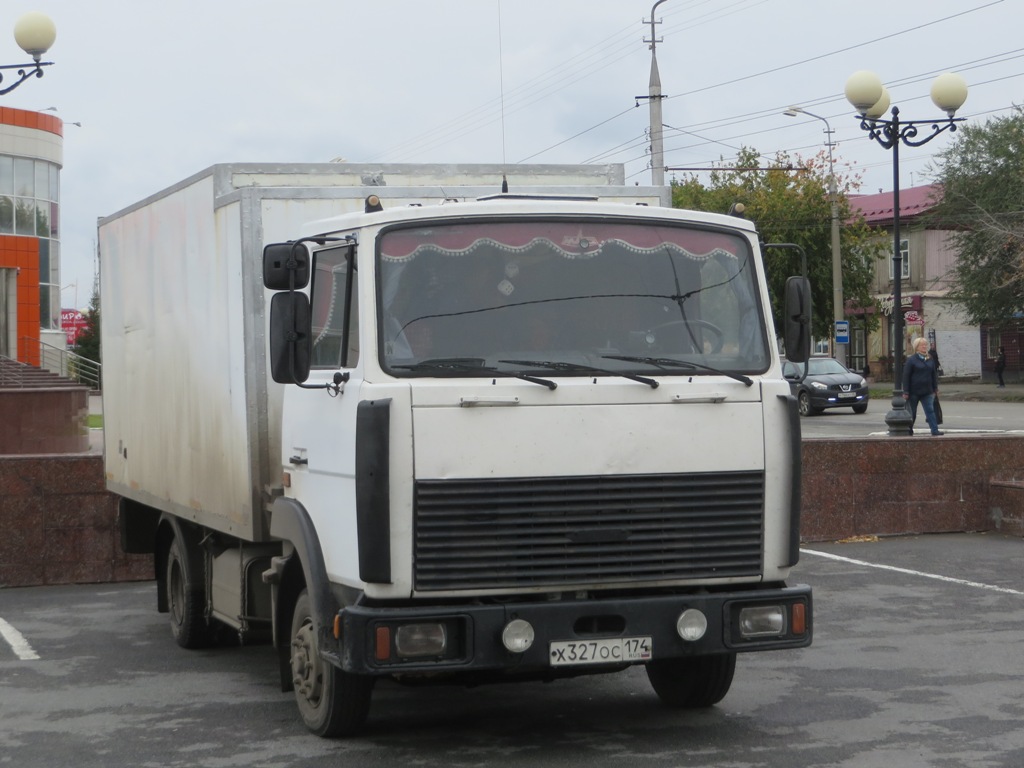 Фургон 279590 на шасси МАЗ-437041 #Х 327 ОС 174. Курган, улица Савельева