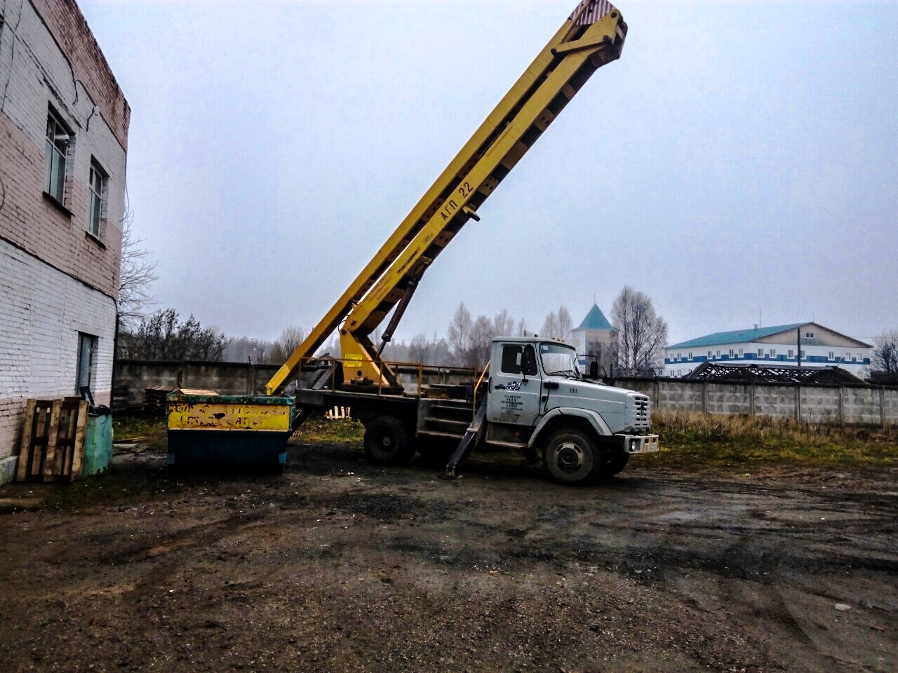 Автоподъёмник АГП-22 на шасси ЗиЛ-433362. Архангельская область, Мирный, Кооперативная улица