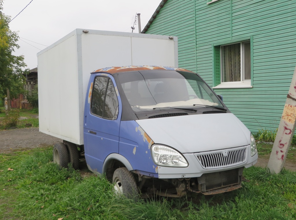 Фургон ГАЗ-3302 "Газель".  Курган, улица Климова