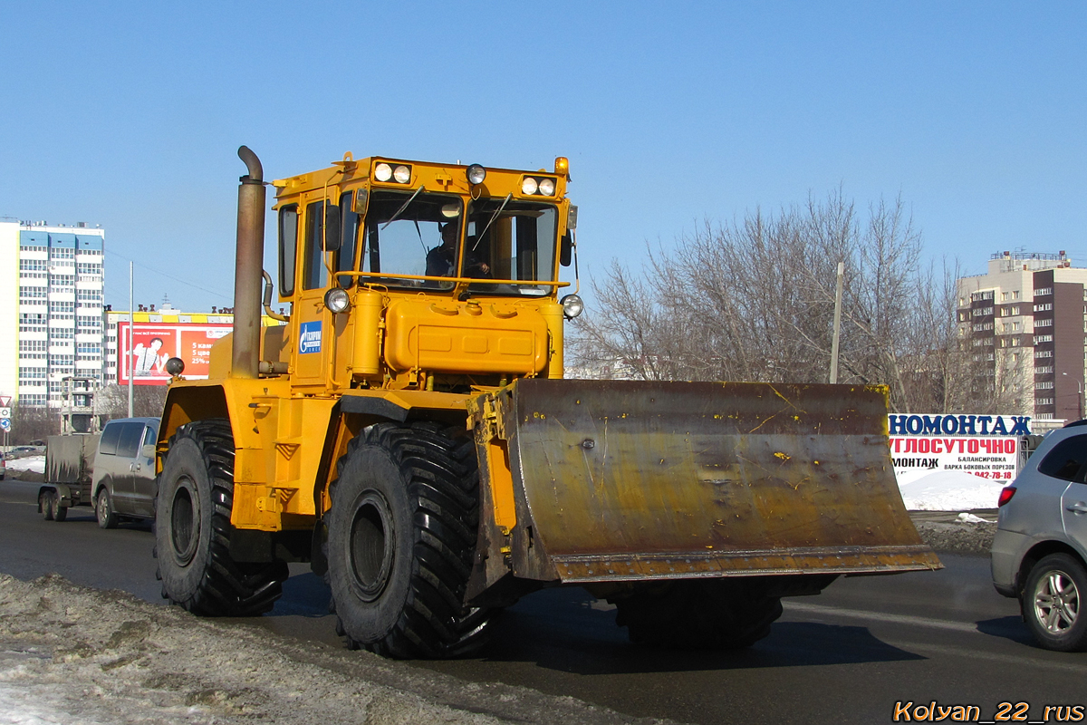 Погрузчик К-702М*. Алтайский край, Барнаул, Власихинская улица