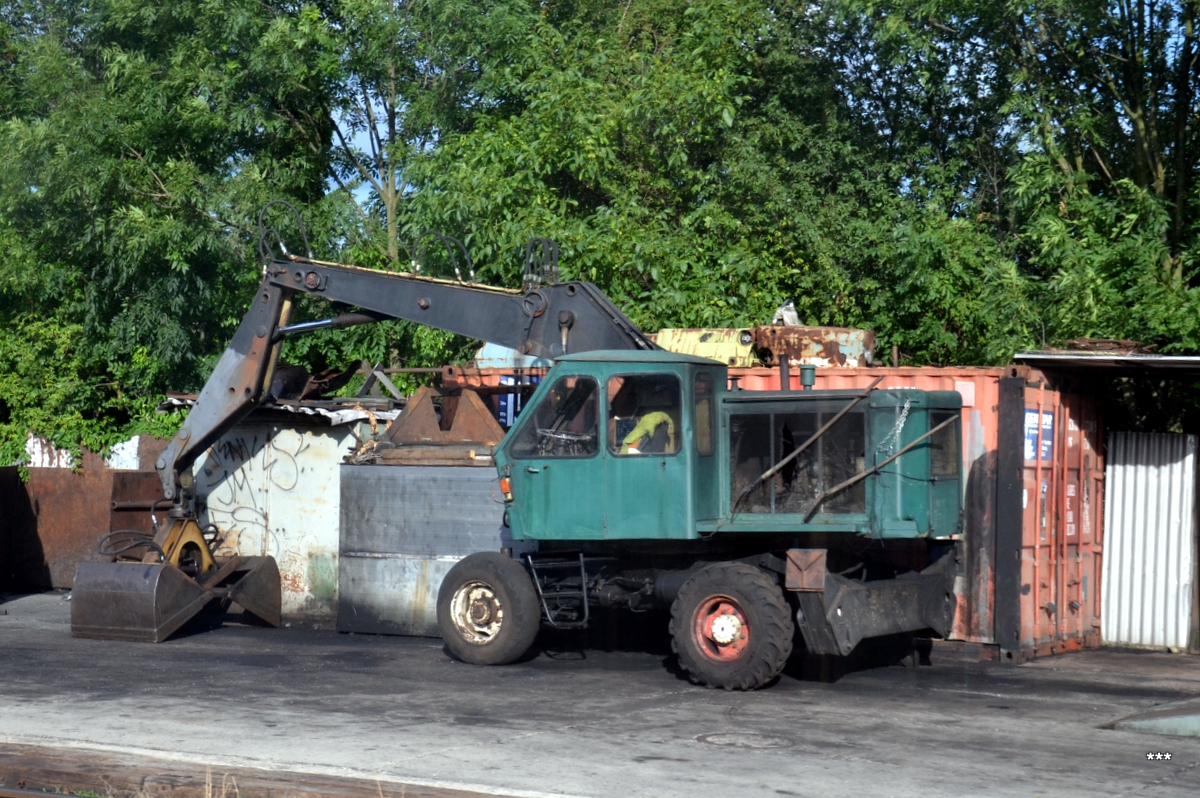 Экскаватор Fortschritt T-174 на одной из ж.д. станций на линии Пльзень - Прага . Чехия