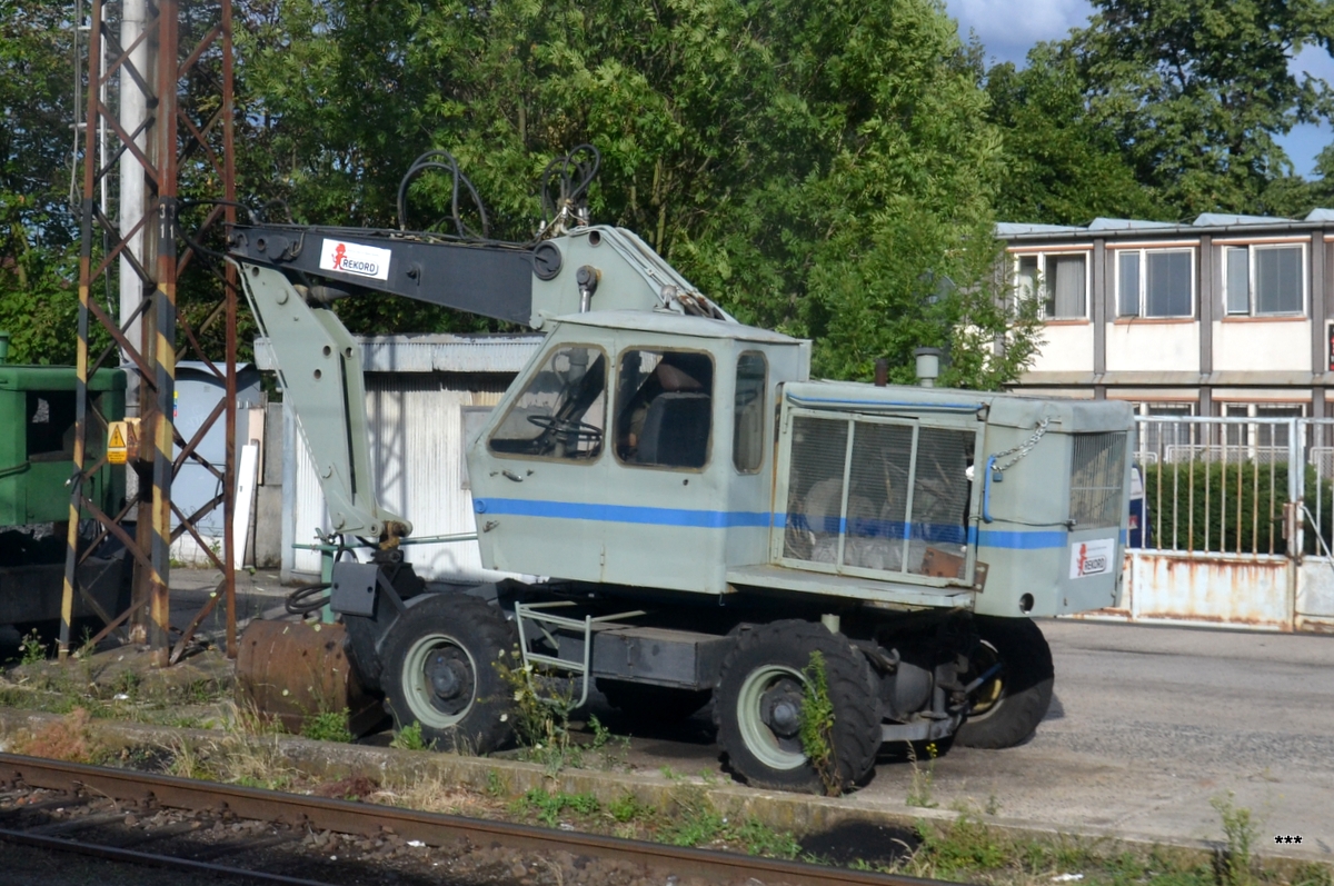 Экскаватор Fortschritt T-174 на одной из ж.д. станций на линии Пльзень - Прага . Чехия