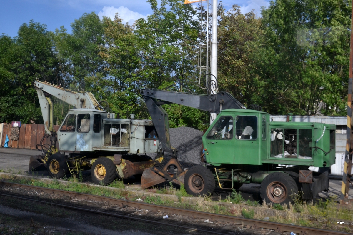 Экскаваторы Fortschritt T-174 на одной из ж.д. станций на линии Пльзень - Прага . Чехия