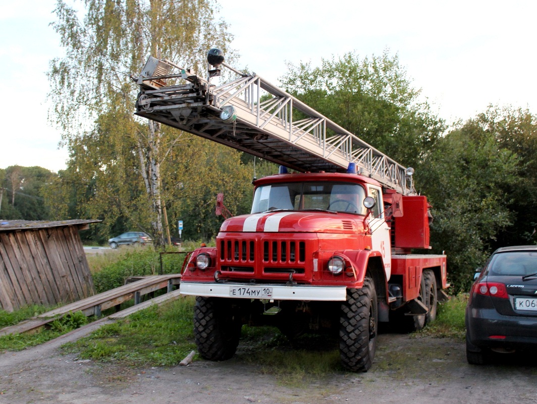 Автолестница АЛ-30(131) на шасси ЗИЛ-131 #Е 174 МУ 10. Карелия, Медвежьегорск