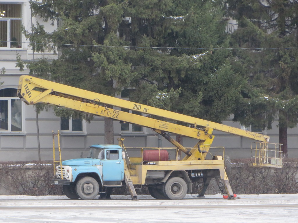 Автоподъёмник АГП-22 на шасси ЗиЛ-431412 #Т 928 КК 45 . Курган, площадь имени В.И. Ленина