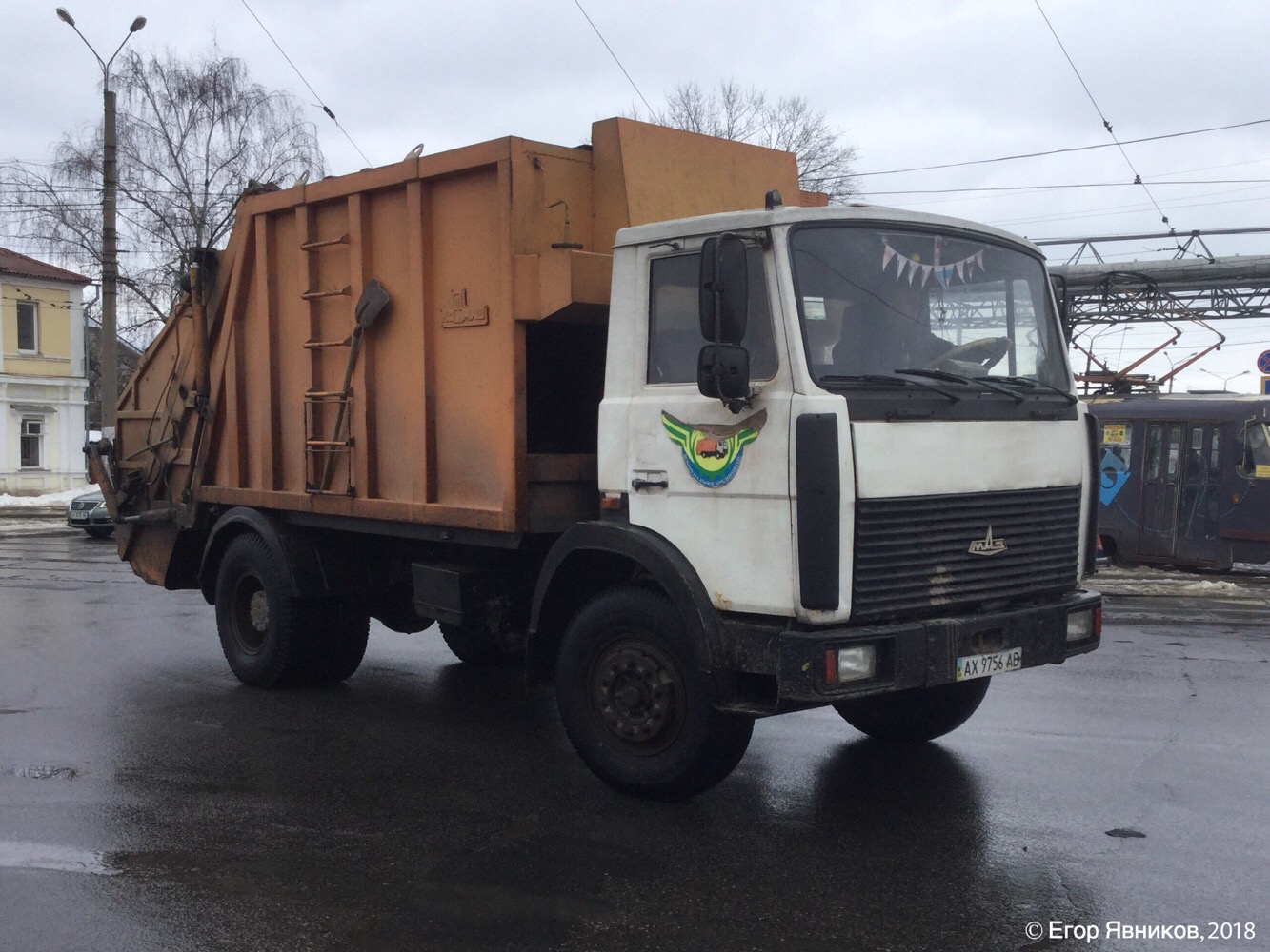 Мусоровоз КО-427-32 на базе МАЗ-5337 #АХ9756АВ. Харьковская область, г. Харьков, перекресток улиц Шевченко и Матюшенко