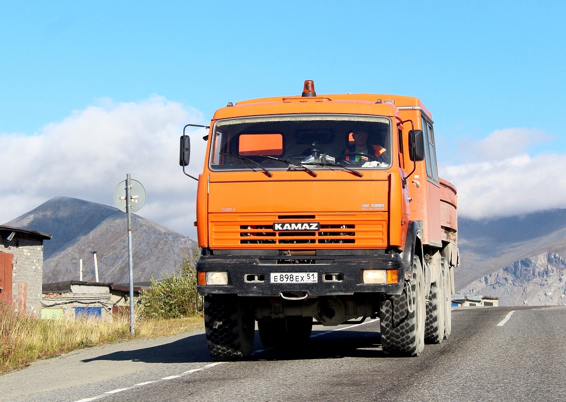 НефАЗ-4208-10-18 н шасси КамАЗ-43114 #Е 898 ЕХ 51. Мурманская область, Кировск
