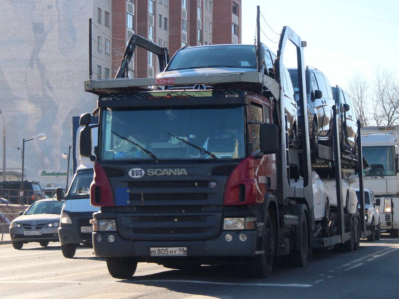 Седельный тягач Scania Р380 LА 4х2 НLВ с автовозом LOHR#В 805 НУ 98. Псков, Рижский проспект