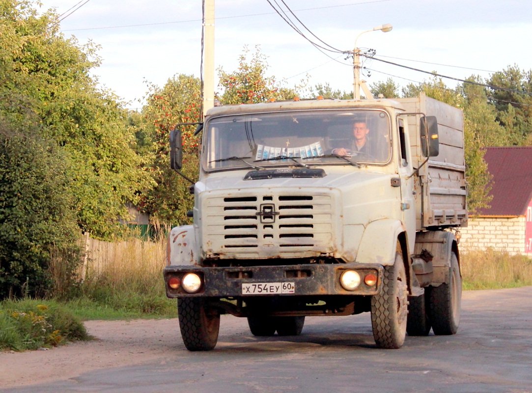Самосвал ГАЗ-САЗ-3507-01 на шасси ЗИЛ-433362 #Х 754 ЕУ 60. Псков, улица Черняховского