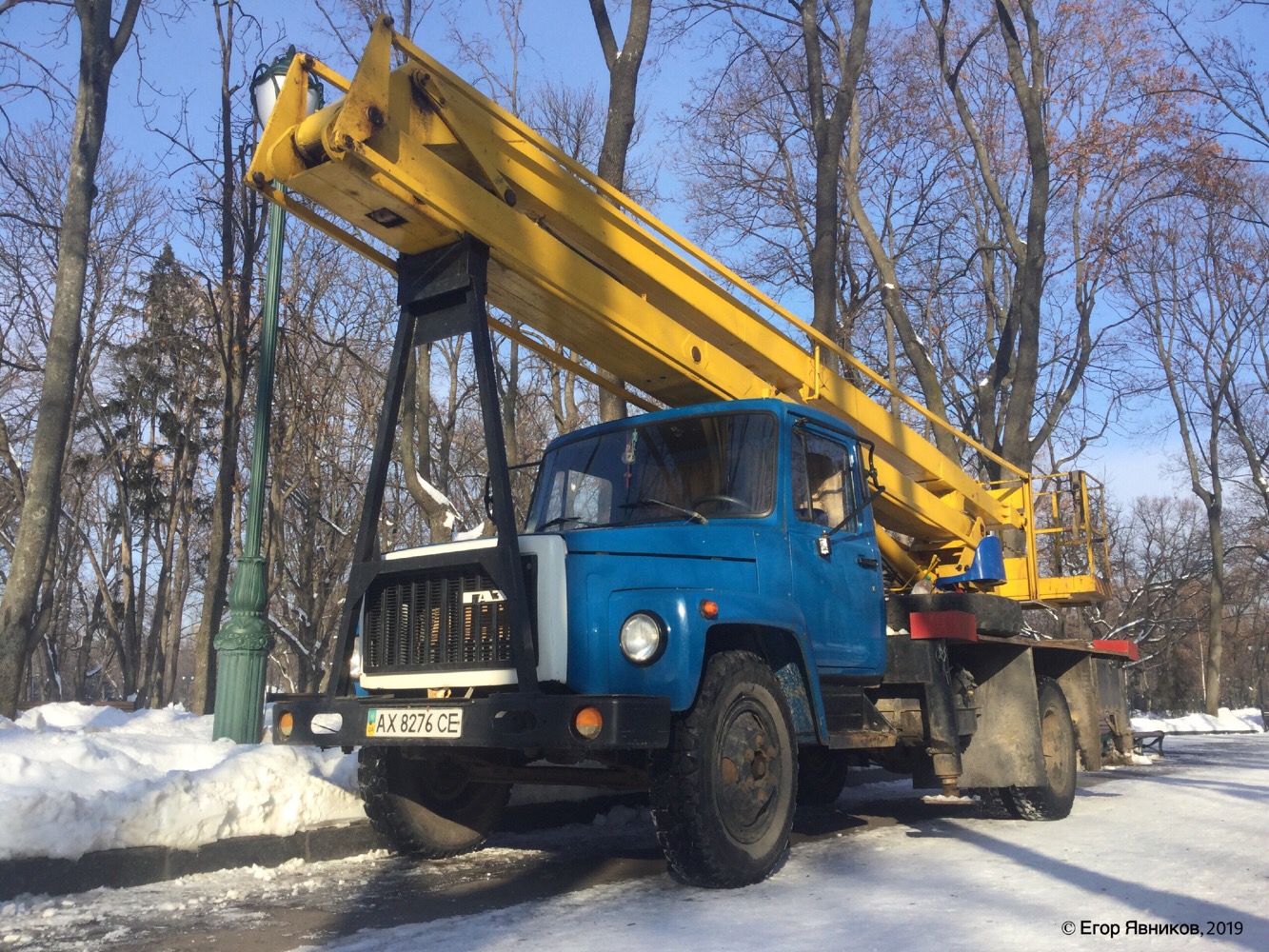 Автоподъёмник P-183 на базе ГАЗ-3307, #АХ8276СЕ. Харьковская область, г. Харьков, сад им. Шевченка 