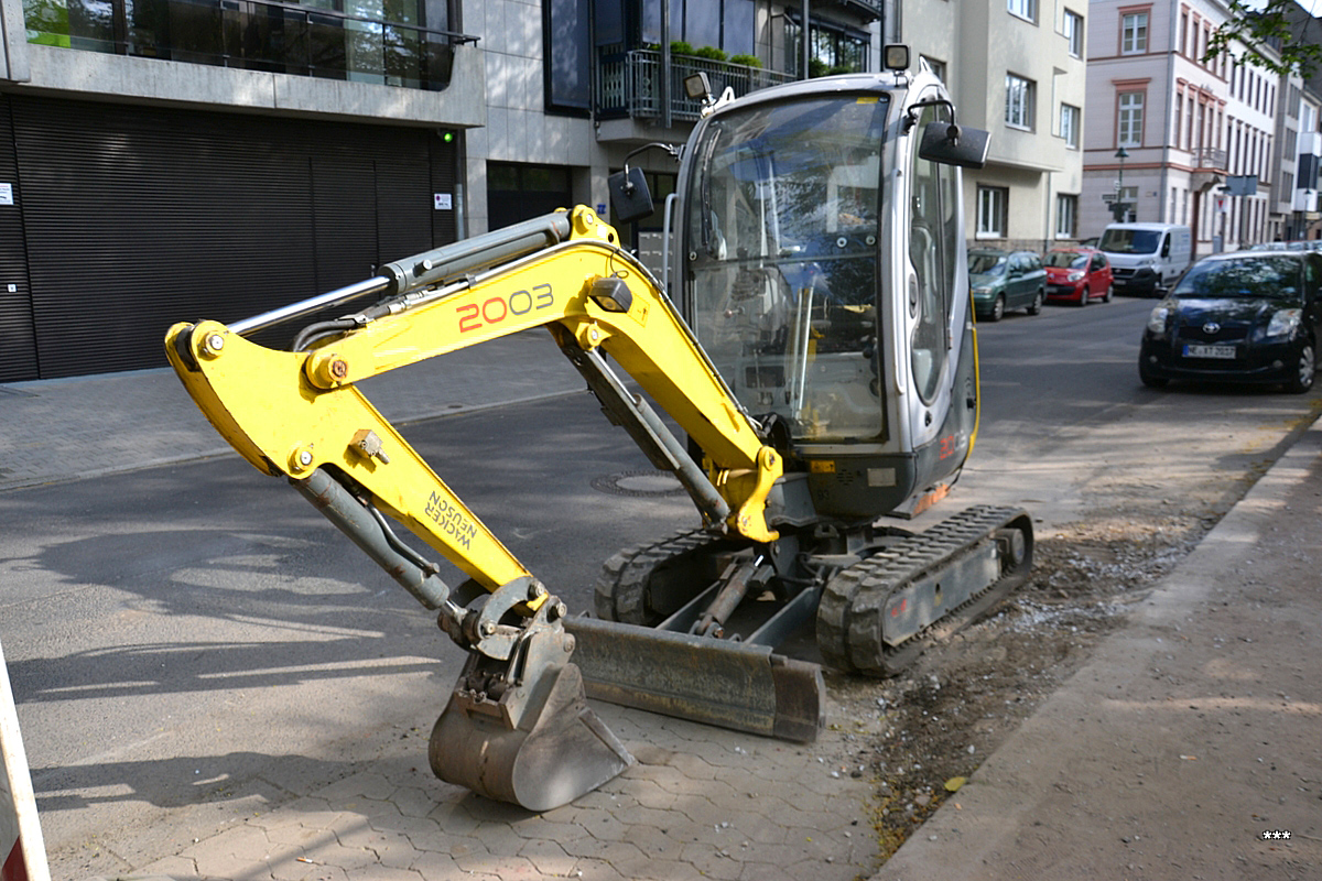 Экскаватор Wacker Neuson 2003. Германия, Дюссельдорф 