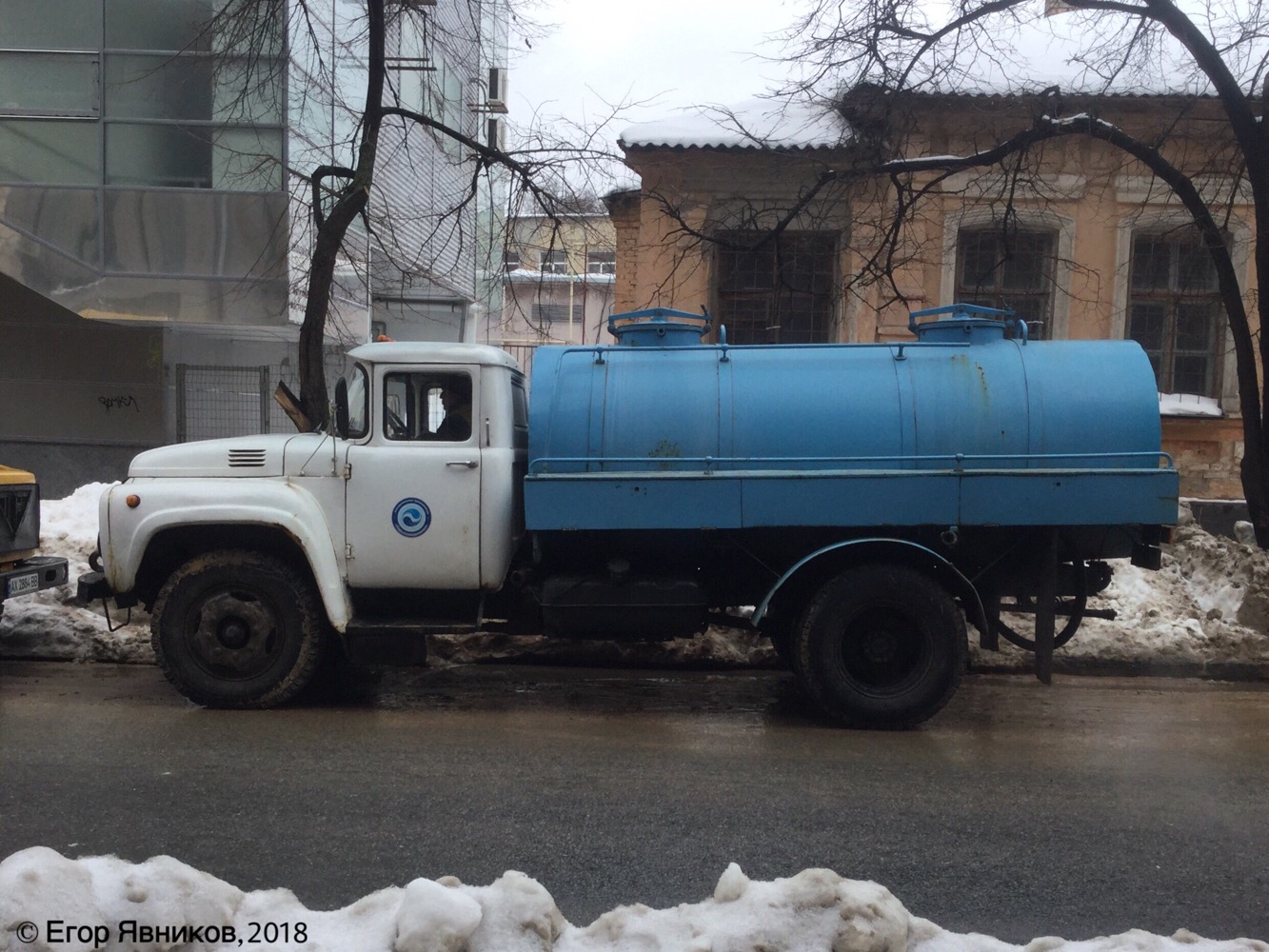 Автоцистерна АЦПТ-5,0 на базе ЗиЛ-130. Харьковская область, г. Харьков, улица Свободы