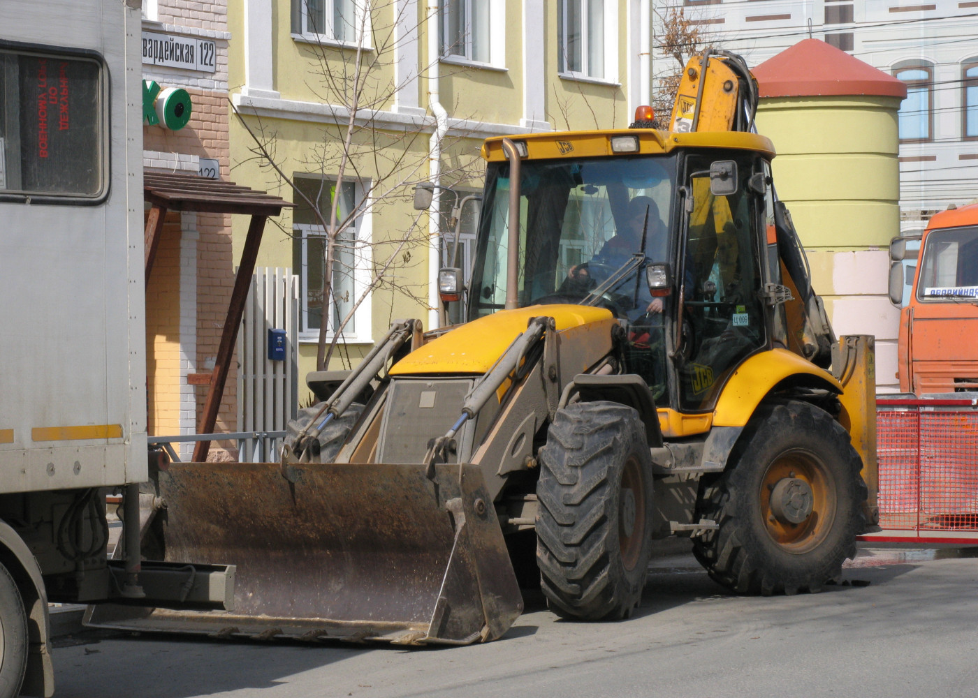 погрузчик-экскаватор JCB 4CX. г. Самара, ул. Фрунзе