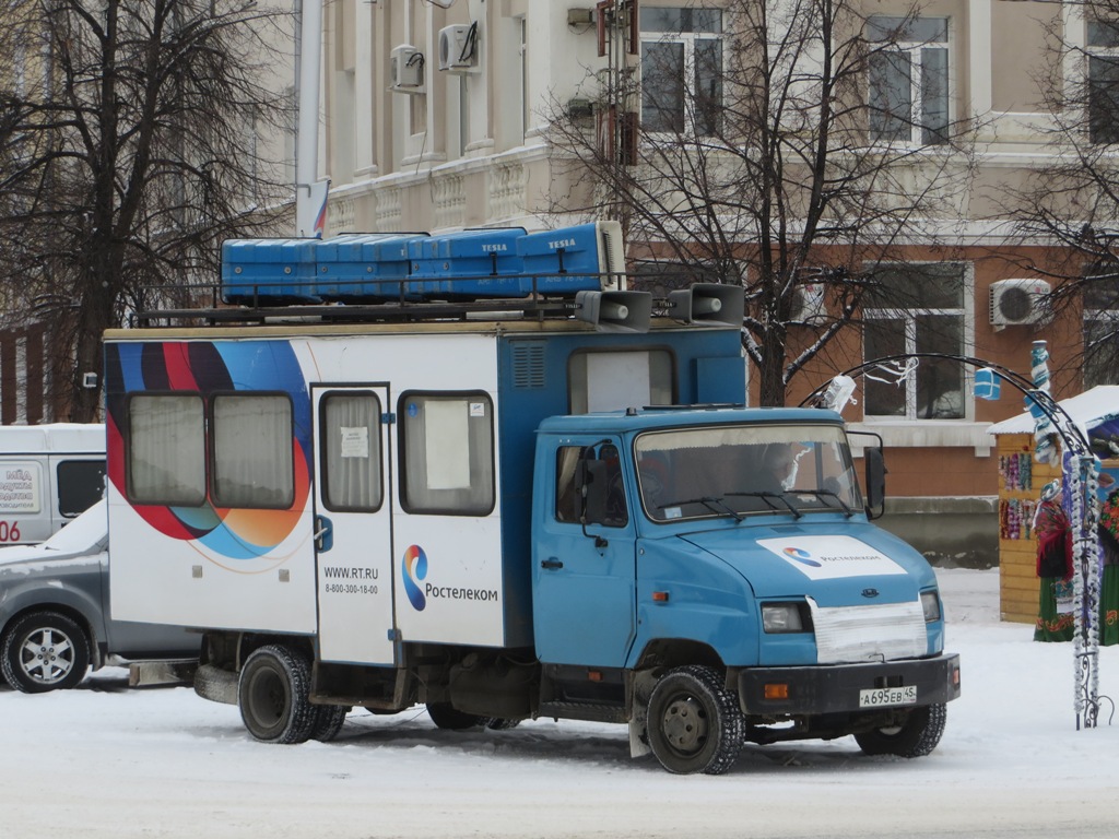 Звукоусилительная станция ZOS-1010 на шасси ЗиЛ-5301ЕО #А 695 ЕВ 45.  Курган, улица Гоголя