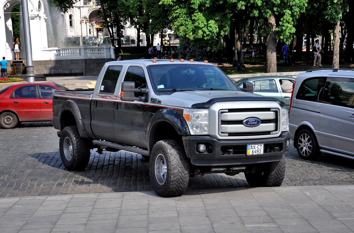 Пикап Ford F-250 #АХ 6493 СТ. Харьковская область, г. Харьков, Сумская улица