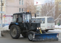 Коммунальная машина на базе трактора Беларус-82.1 (МТЗ-82.1).  Курган, улица Куйбышева